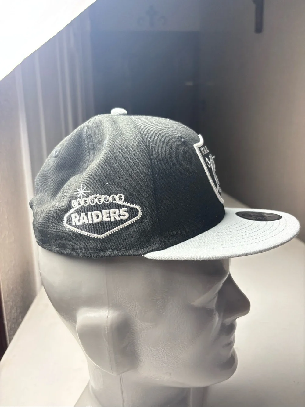 Youth New Era Las Vegas Raiders snapback cap in black & gray with white Raiders